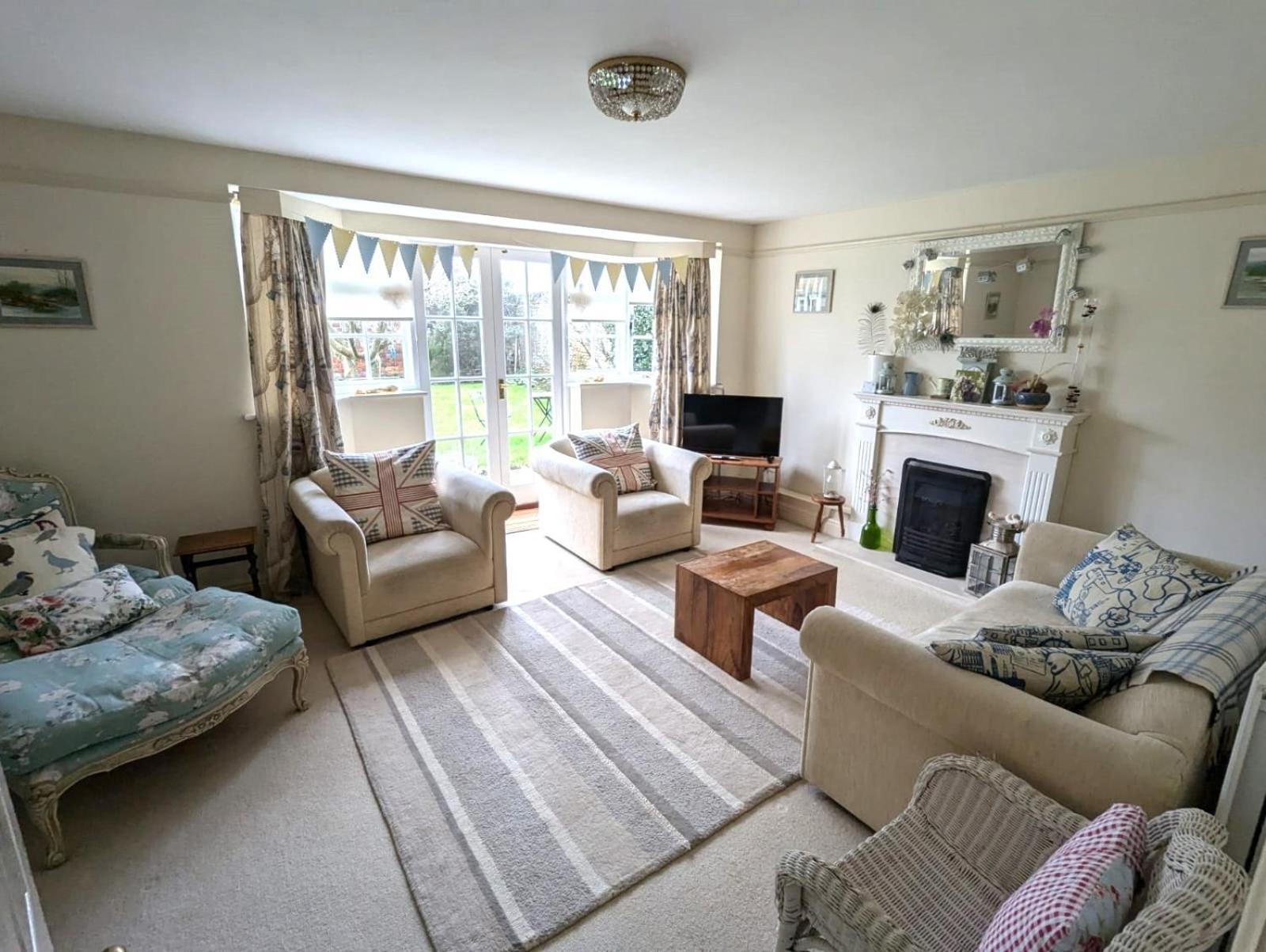 Georgian 2 Bedroom Apartment In Chichester With Free Parking - Chichester Holiday Properties Exterior foto