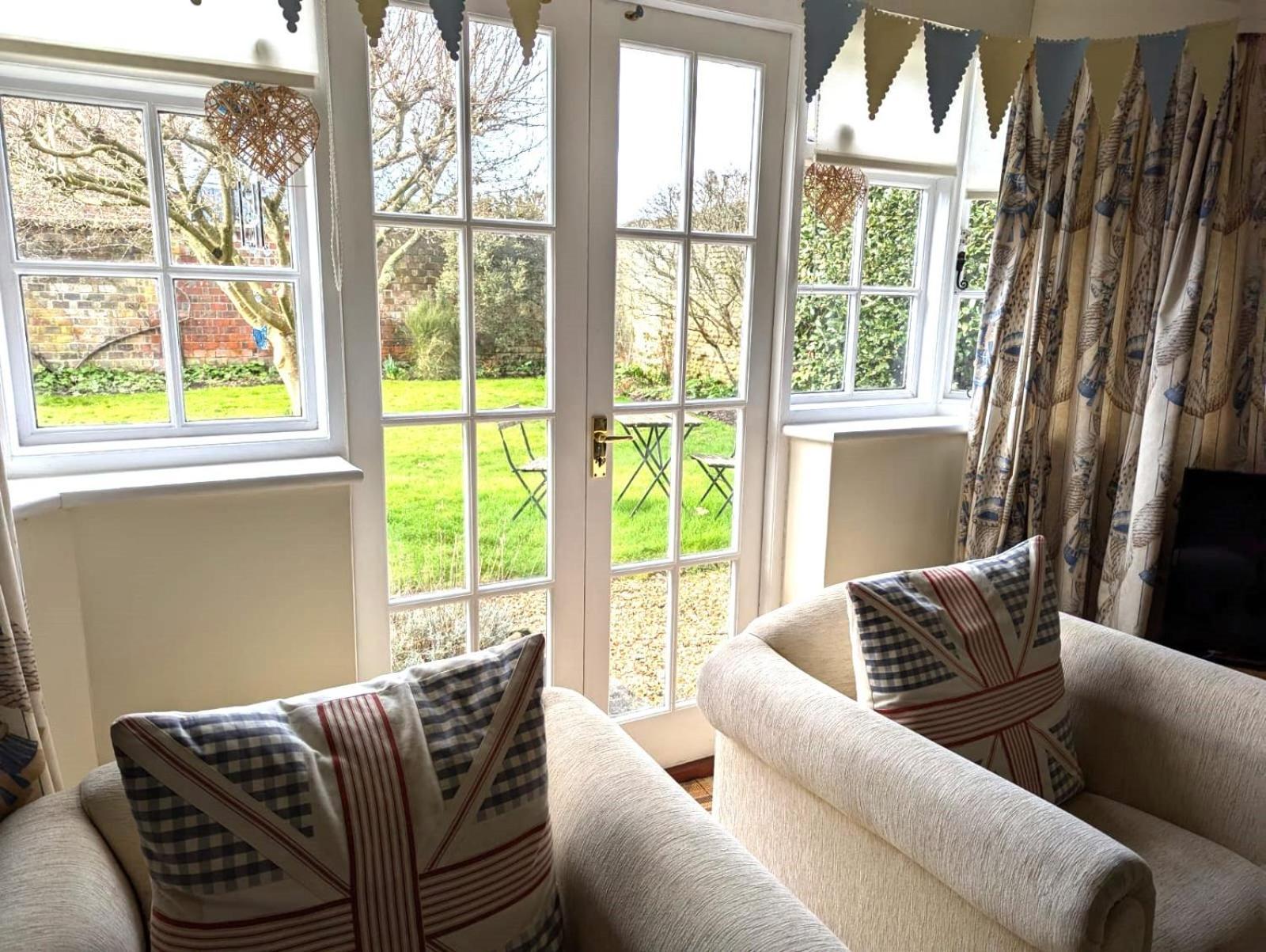 Georgian 2 Bedroom Apartment In Chichester With Free Parking - Chichester Holiday Properties Exterior foto