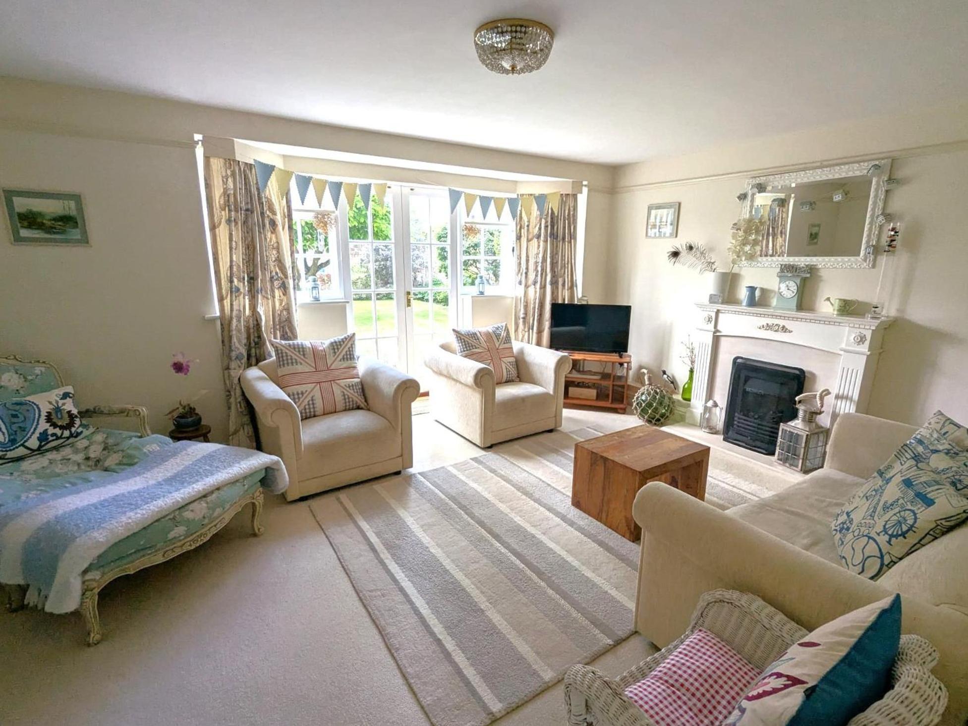 Georgian 2 Bedroom Apartment In Chichester With Free Parking - Chichester Holiday Properties Exterior foto
